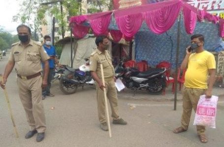 जनता को लॉक डाउन के नियमों को समझाता नजर आया पुलिस प्रशासन*
