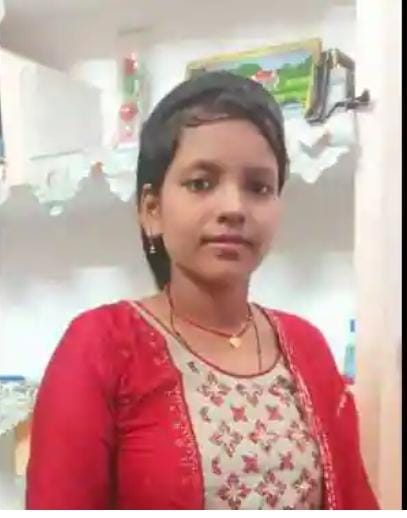 दुल्हन को ब्यूटीपार्लर से लेकर लौट रही चार पहिया पलटी,पार्लर कर्मी युवती की मौत,दुल्हन बाल बाल बची…।।