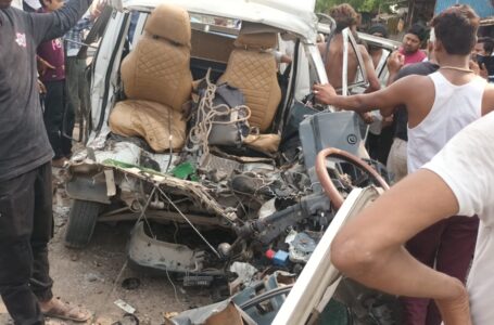 NH 34 में खडे ट्रक से टकराई ओमनी कार,10 गंभीर घायल…।।