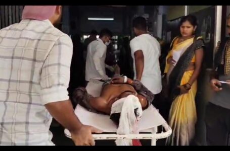 हाइवे किनारे खडे डंफर से टकराई ओमनी कार,हादसे में 10 मजदूर गंभीर घायल हुए,2 मजदूरों की मौत हुई…।।