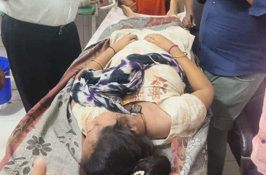  महिला ने लगाई फांसी,परिजन इलाज के लिए जिला अस्पताल लेकर पहुंचे,वहां हुई मौत के बाद परिजनों ने डाक्टरों पर लापरवाही के आरोप लगाकर हंगामा किया…।।