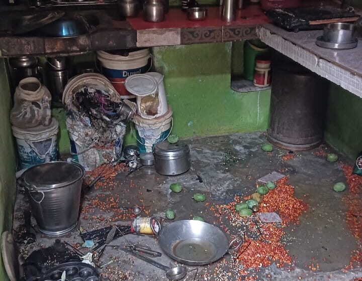  *गैस सिलेंडर लीकेज से लगी आग, महिला झुलसी, गृहस्थी का सामान जलकर राख*