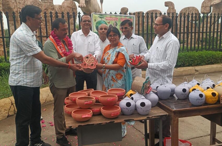  गौरैया संरक्षण के लिए इटावा सफारी पार्क में 40 घोंसले और सकोरे भेंट*