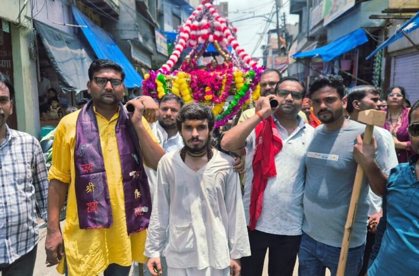 जसवंतनगर: गुरु पूर्णिमा पर खटखटा बाबा की कुटी से भव्य पालकी यात्रा निकली