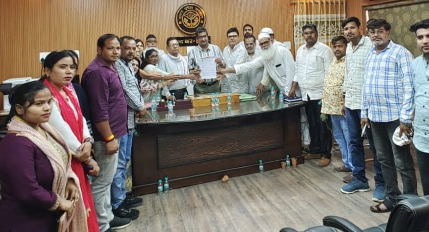  जीएसटी में आ रही समस्याओं को लेकर व्यापारियों ने सौंपा आठ सूत्रीय ज्ञापन, इटावा में जताया विरोध