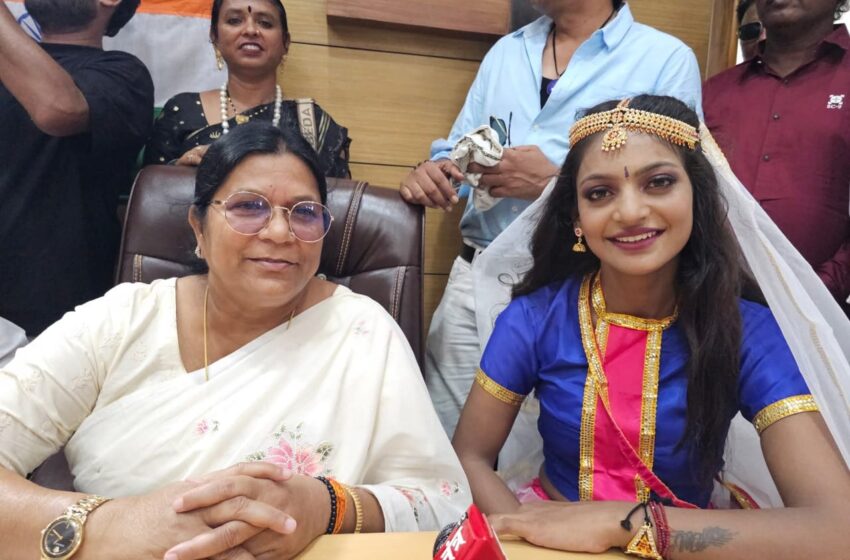  कुंभ वायरल गर्ल’ मोनालिसा की फिल्म की शूटिंग इटावा में शुरू