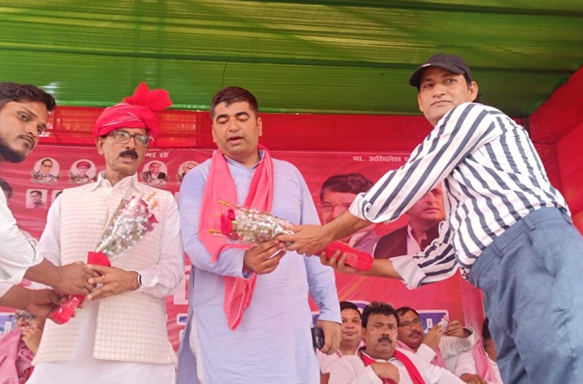 इटावा में आरक्षण दिवस एवं संविधान मानस्तंभ स्थापना दिवस पर विशाल जनसभा, सपा सांसद राजभर ने उपराष्ट्रपति के इस्तीफे को बताया ‘राजनीतिक पर्दा’