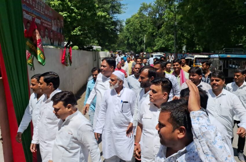  जिला पंचायत सभागार में संविधान मानस्तंभ स्थापना दिवस कार्यक्रम, सपा कार्यकर्ताओं ने दिखाई एकजुटता
