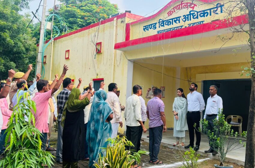  ब्लाक कार्यालय में धूमधाम से मनाया गया स्वतंत्रता दिवस