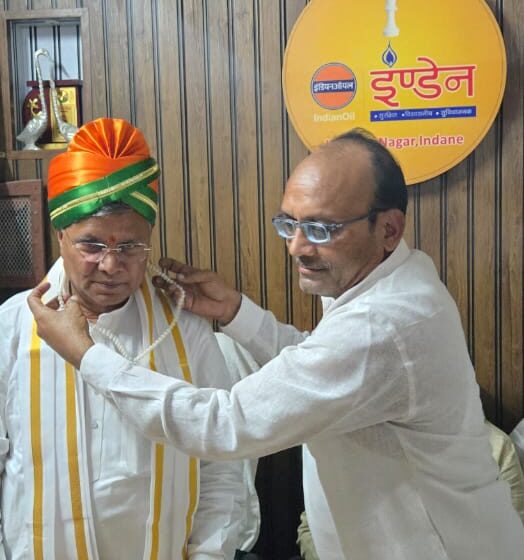  प्रभारी मंत्री धर्मवीर प्रजापति का जसवंतनगर इंडेन गैस एजेंसी पर स्वागत